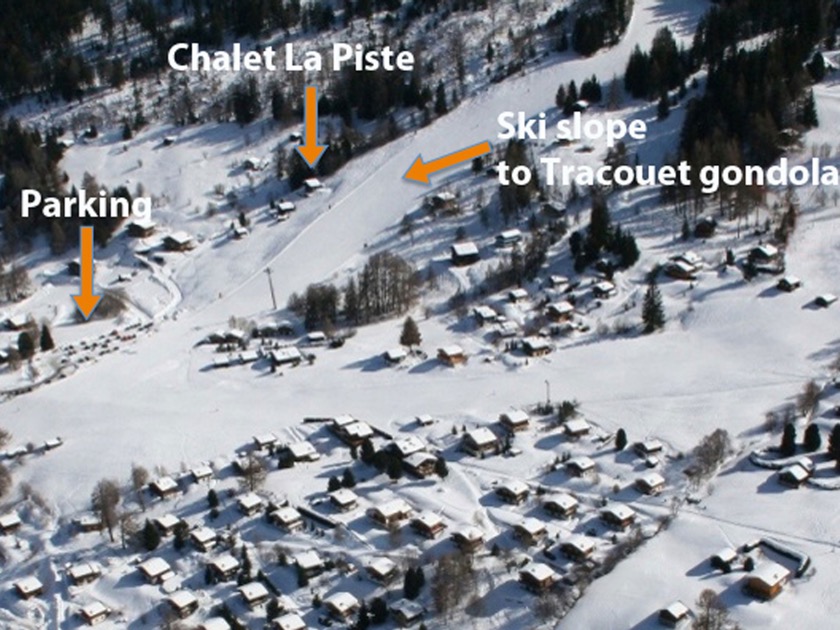 Luftbild mit Chalet La Piste